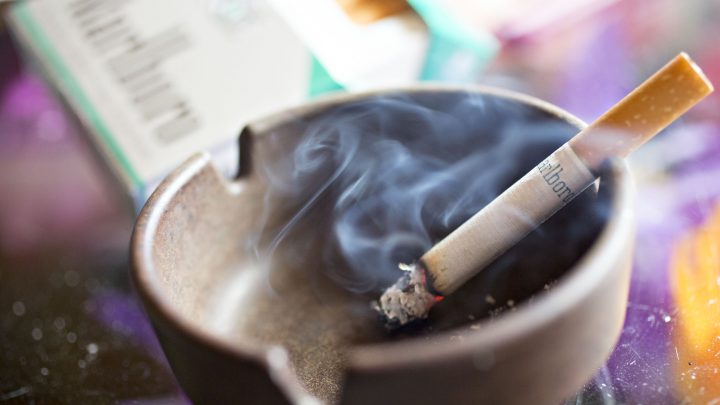 La FDA pospone el plan para reducir los niveles de nicotina en los cigarrillos habituales