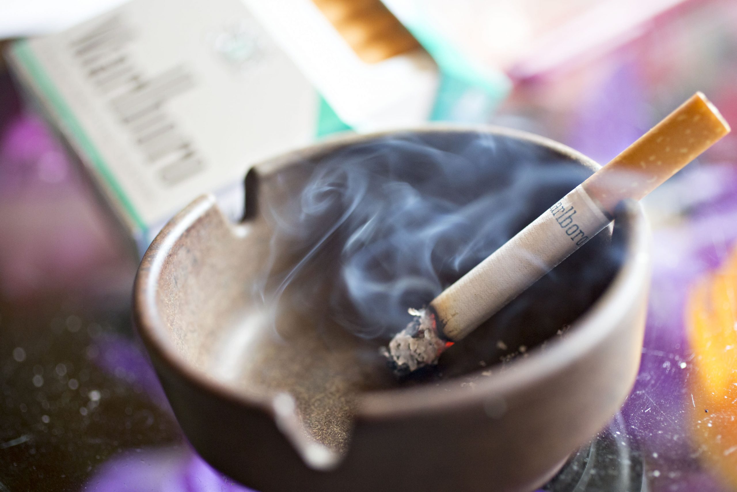La FDA pospone el plan para reducir los niveles de nicotina en los cigarrillos habituales